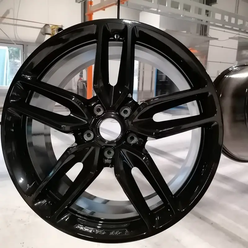 Corvette-Felge in Schwarz Hochglanz pulverbeschichtet (Foto: Oliver Bartel)